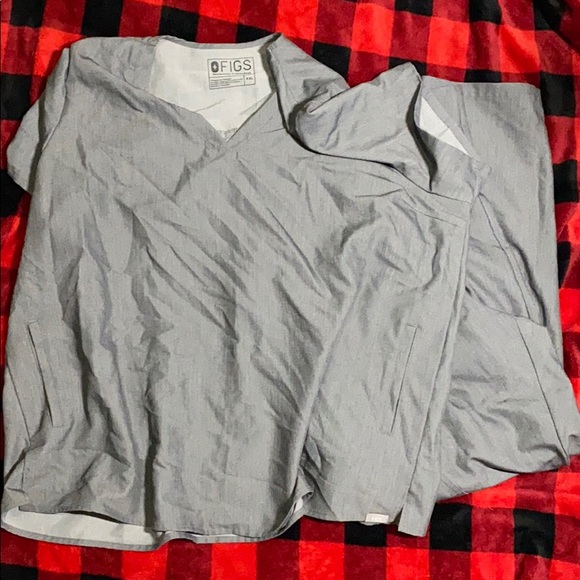 Figs Tops - BARELY USED FIGS MATERNITY SCRUBS SET